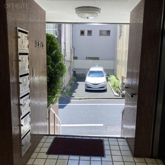 三富ビル エントランス