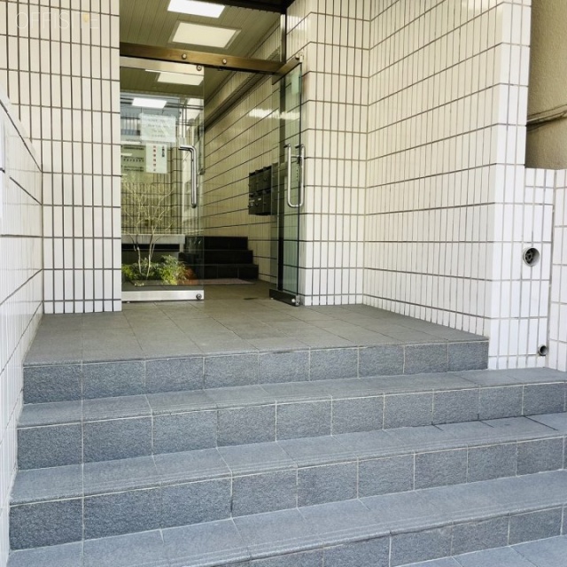 第6セイコービル オフィスビル出入口