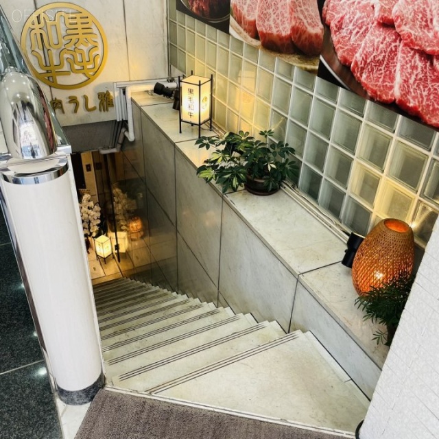 浜松町営和ビル B1Fへの階段