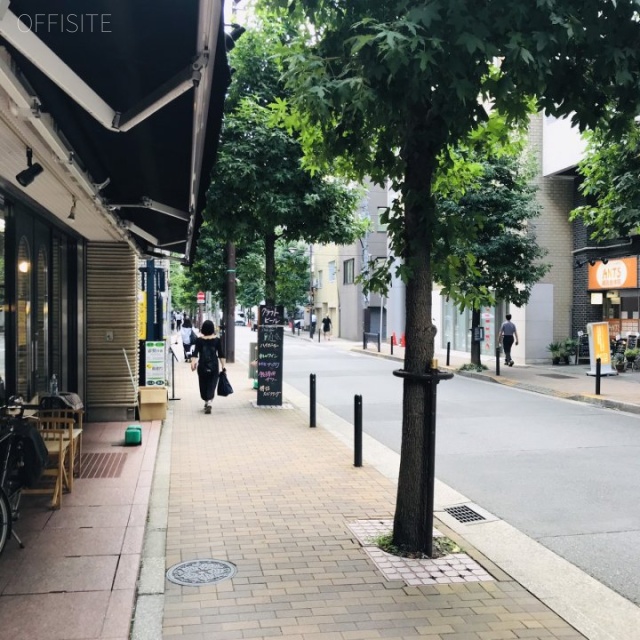 飯田橋丸ビル ビル前面道路