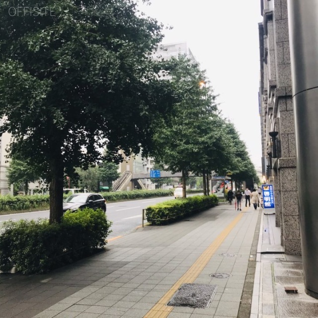 KDX新宿ビル ビル前面道路