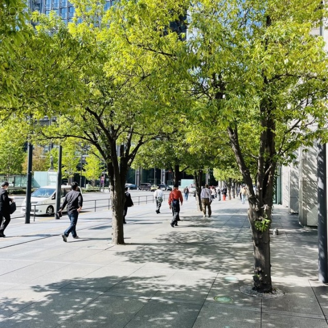 日本生命丸の内ビル 前面歩道