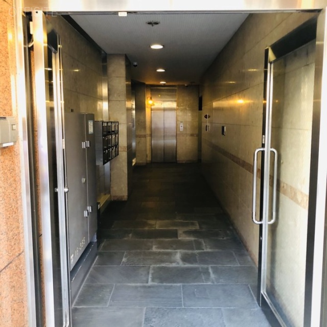 東和ビル エントランス
