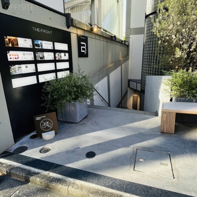 BIOPHILIA PLACE JIYUGAOKA 地下1階出入口