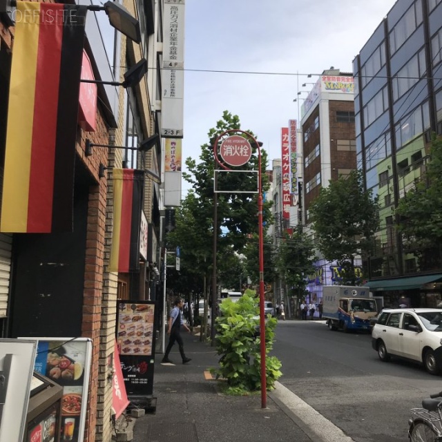 SDビル ビル前面道路