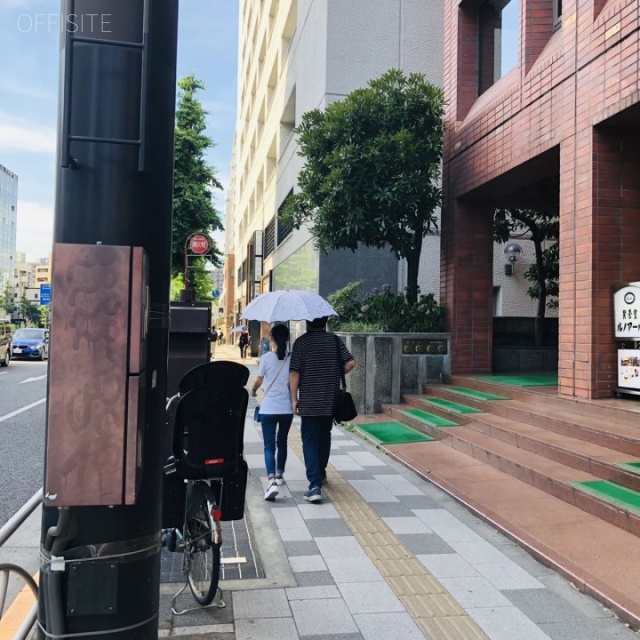 高輪カネオビル ビル前面道路