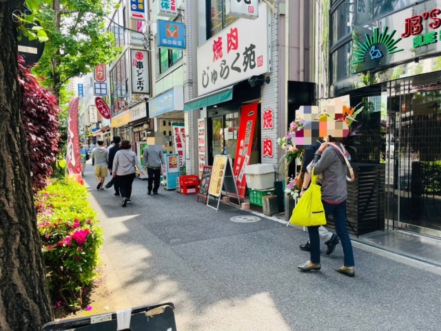 神保町ビル 前面歩道