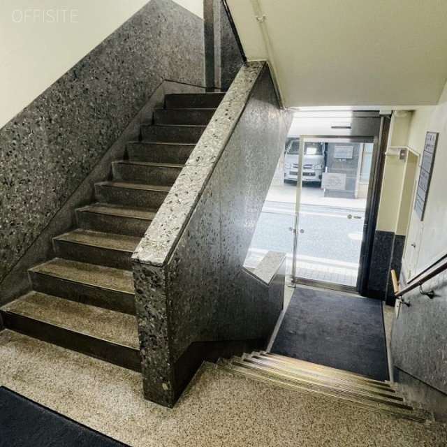 銀ビル エントランス