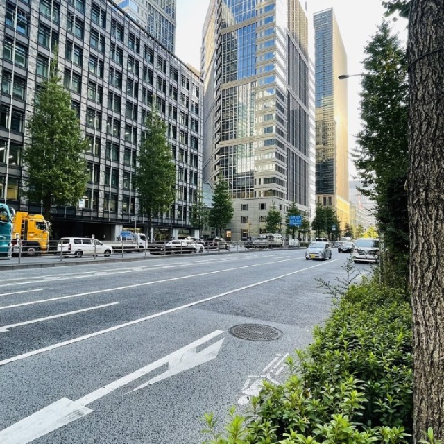 大手町パークビル 前面に日比谷通り