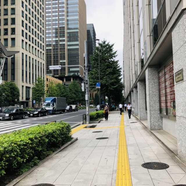 新大手町ビル ビル前面道路