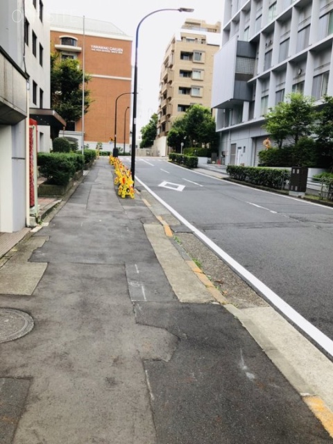 SHITOKUDOビル ビル前面道路