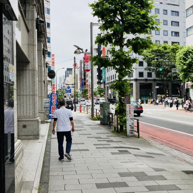 信明ビル ビル前面道路