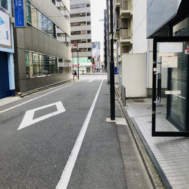 岩本町寿共同ビル ビル前面道路