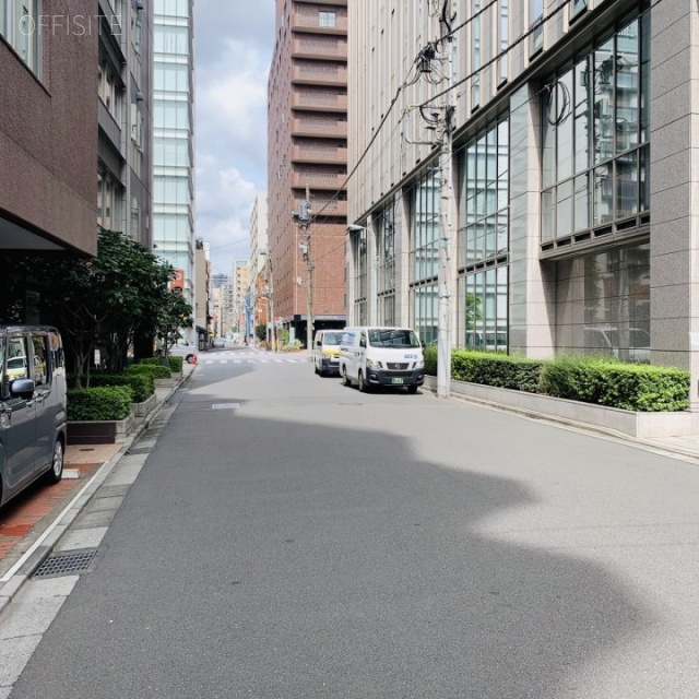 TRUST VALUE日本橋小網町 ビル前面道路