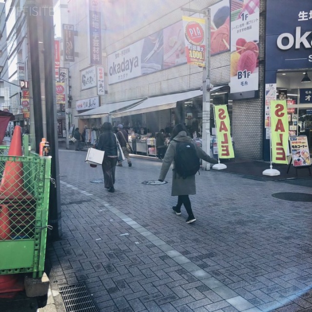 アズハーツ33 ビル前面道路