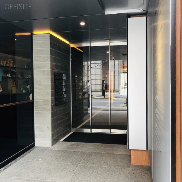 アドミラル紀尾井町ビル オフィスビル出入口