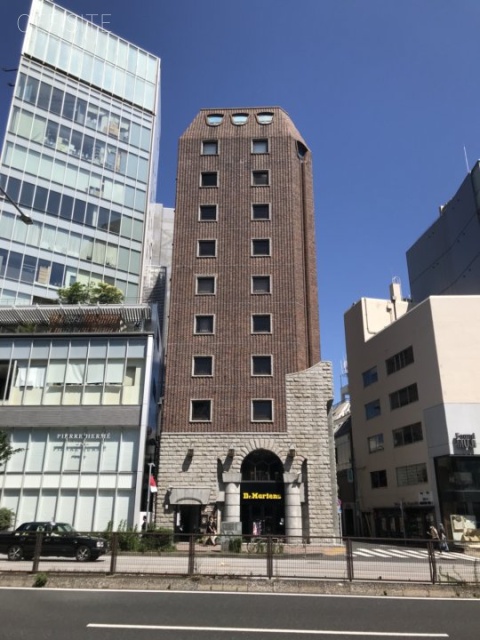 テラアシオス青山 外観