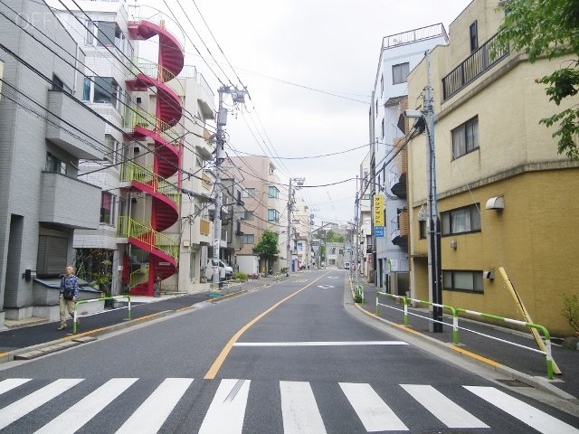 正進社ホールディングスビル ビル前面道路