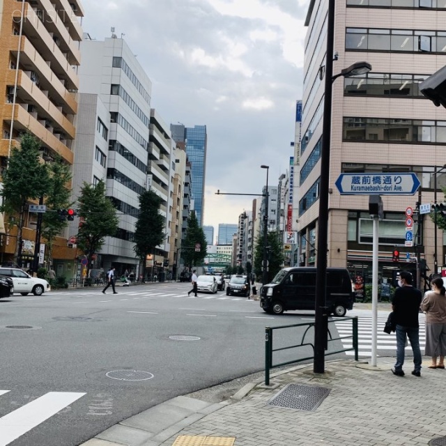 三勇ビル ビル前面道路