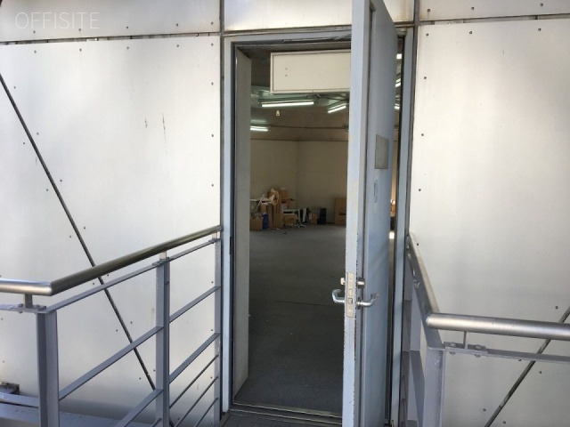 麻布ウィンテルビル 貸室入口