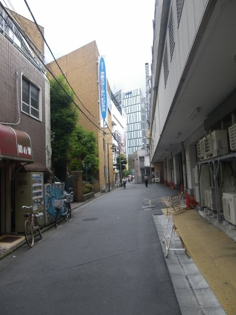 劇団前進座ビル ビル前面道路