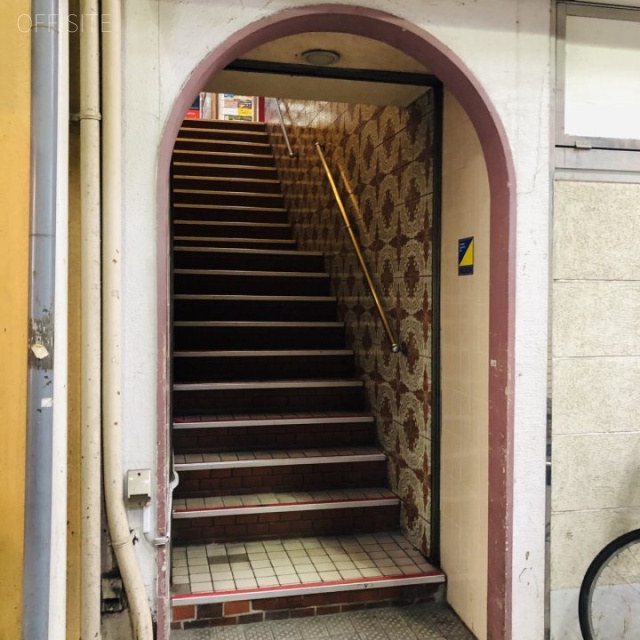 東栄ビル エントランス