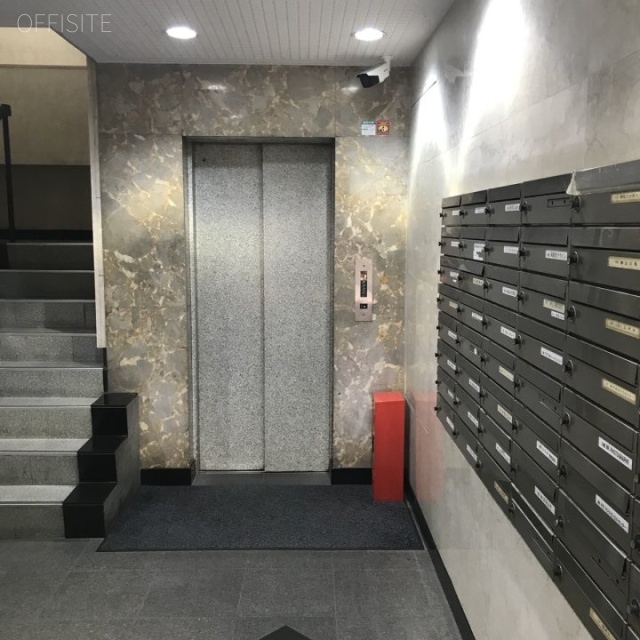 友野本社ビル エントランス