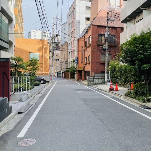 アザブビルディングNo.3 ビル前面道路