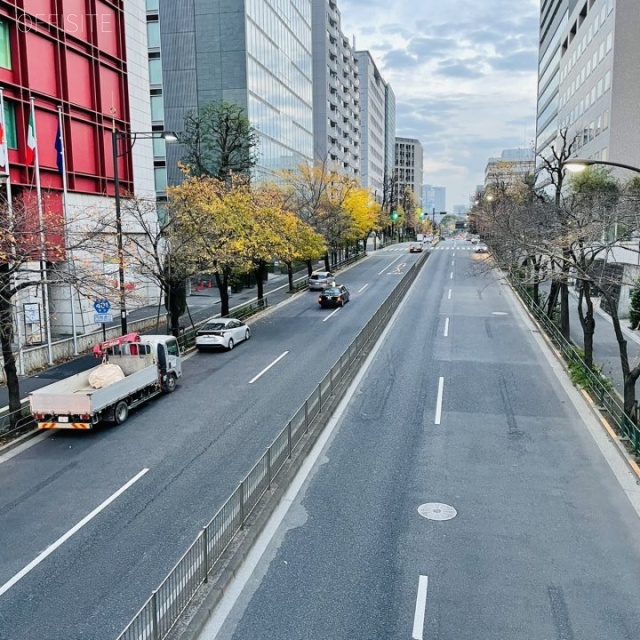 イタリア文化会館ビル ビル前面道路