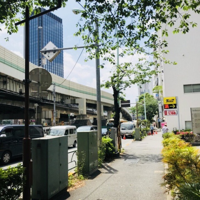 S&Sビル ビル前面道路