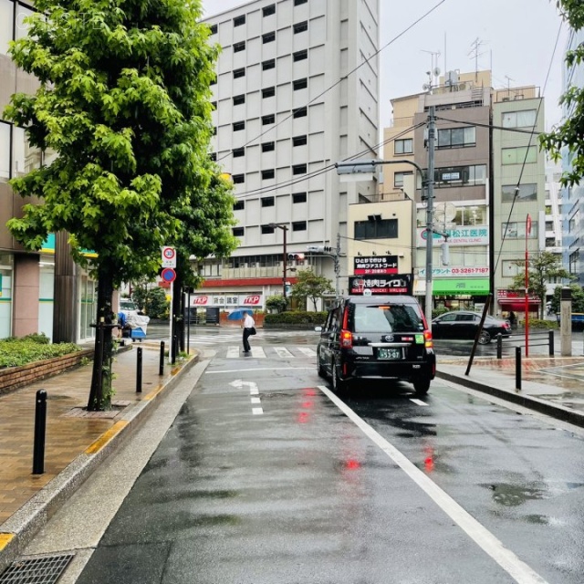 新都心ビル ビル前面道路