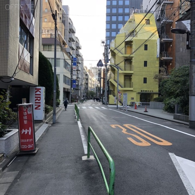 麹町パーソナルハウス(プレミアムオフィス麹町) ビル前面道路
