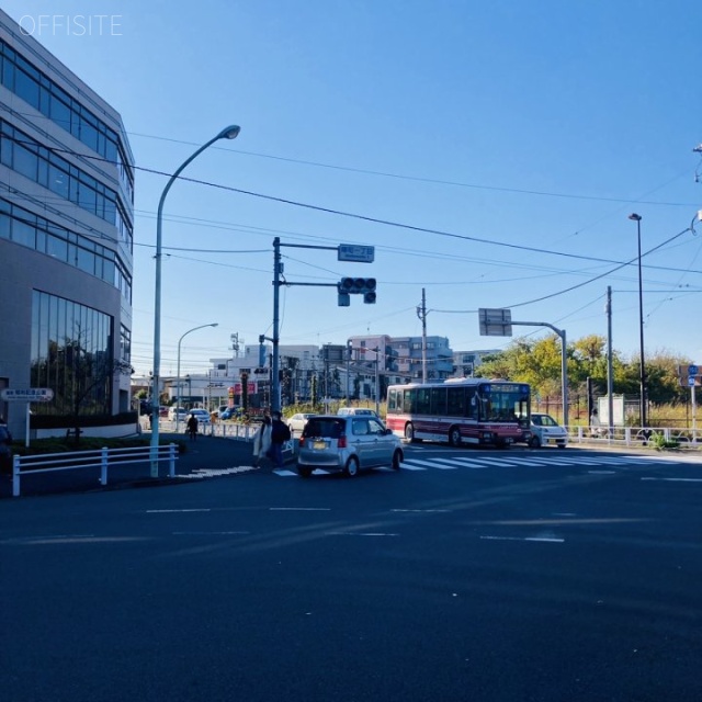 Crobis立川 ビル前面道路