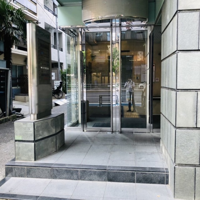 VORT本郷Ⅲビル オフィスビル出入口