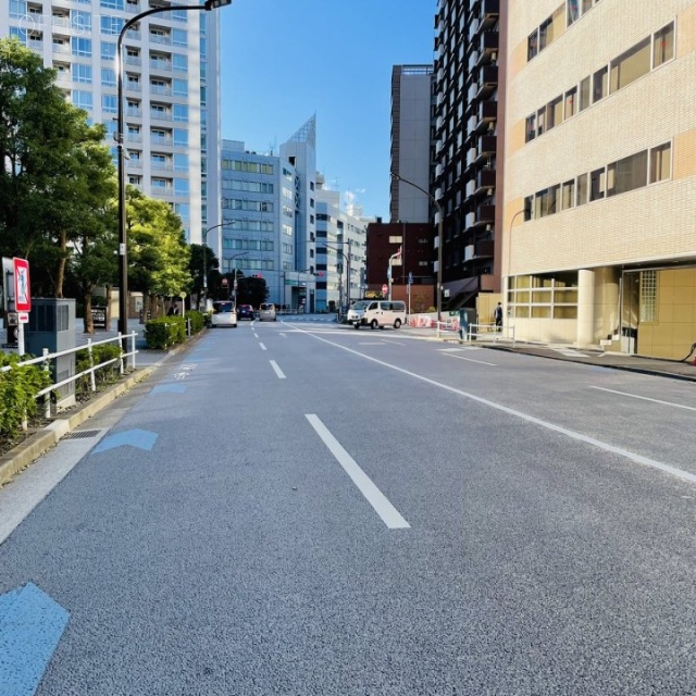 ニットクビル ビル前面道路