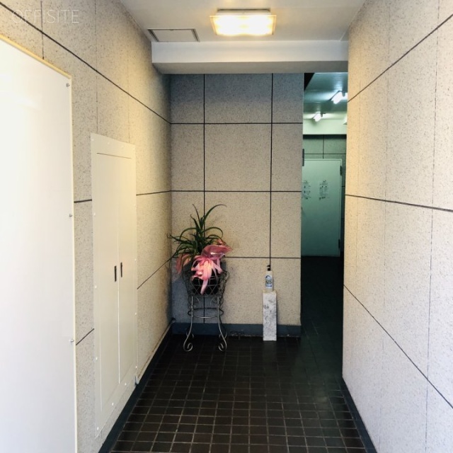 静山(セイザン)ビル エントランス