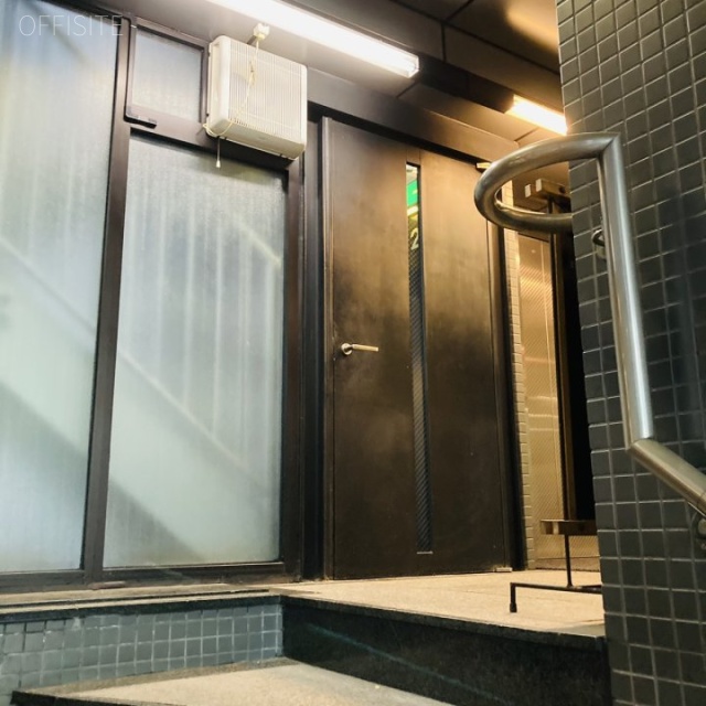 土井ビル エントランス