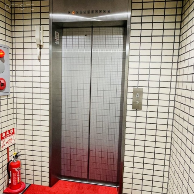 紅花ビル エントランス