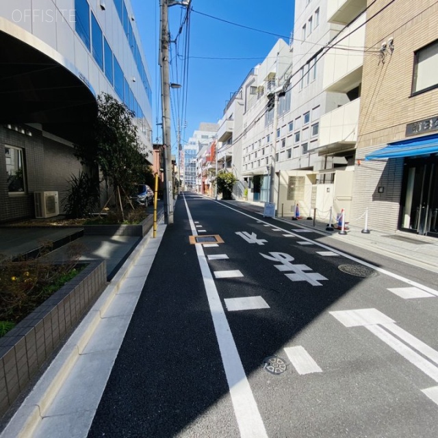 第3グロビスビル ビル前面道路