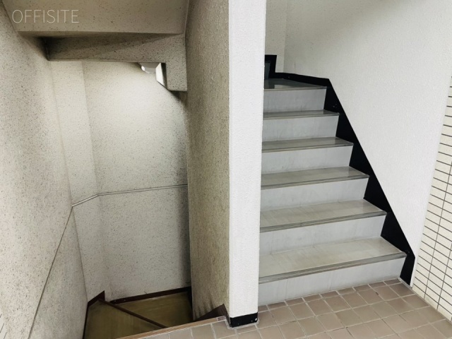 ルミエールお茶の水ビル 階段