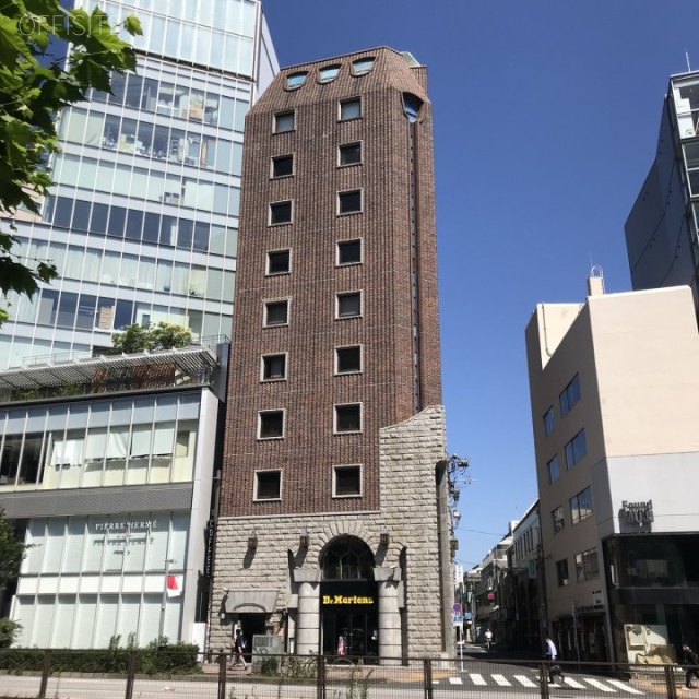 テラアシオス青山 外観