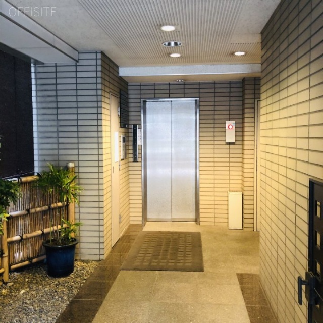 松下ビル エントランス