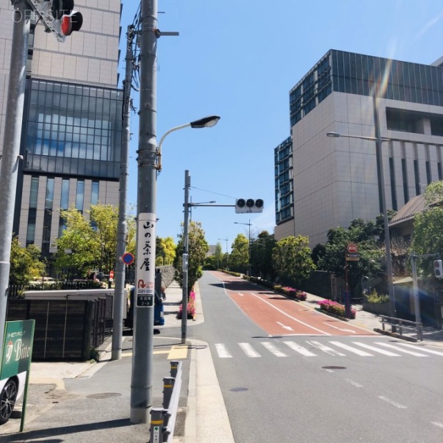 十全ビル本館・新館 ビル前面道路