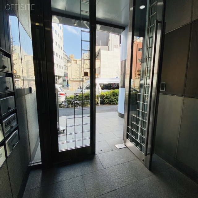 美工本郷ビル エントランス