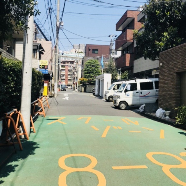 メゾン東麻布 ビル前面道路