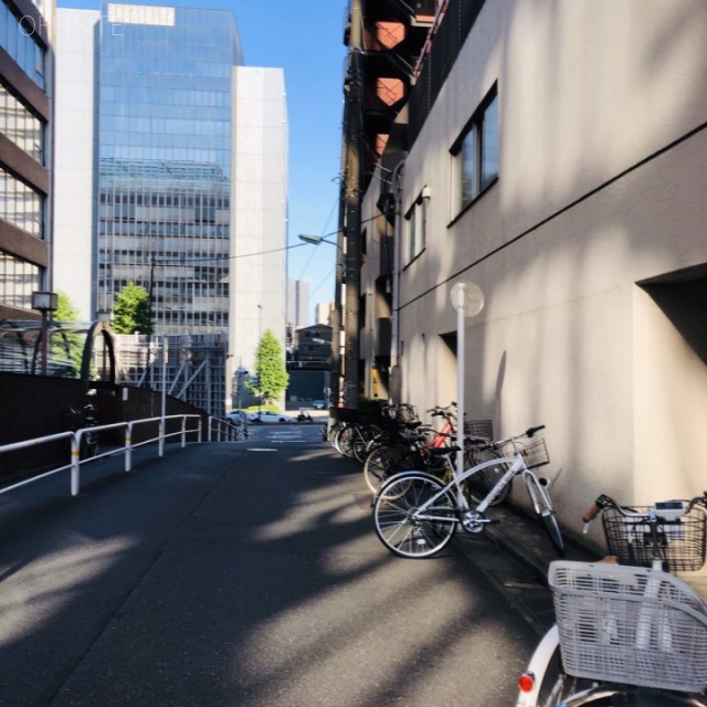 第3TOCビル ビル前面道路