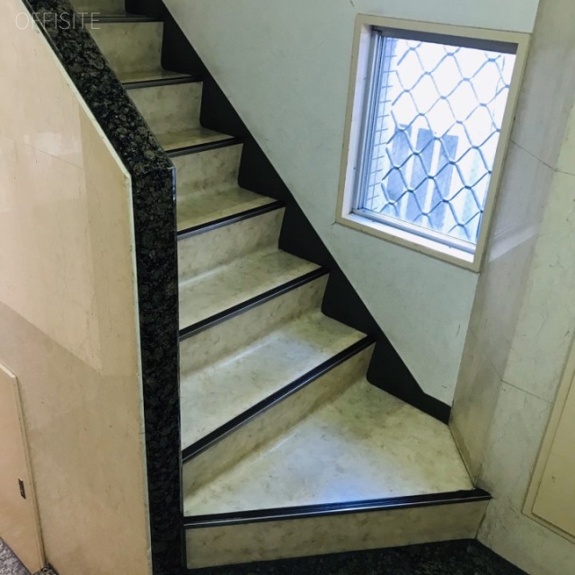 ヴェルディ赤坂 階段