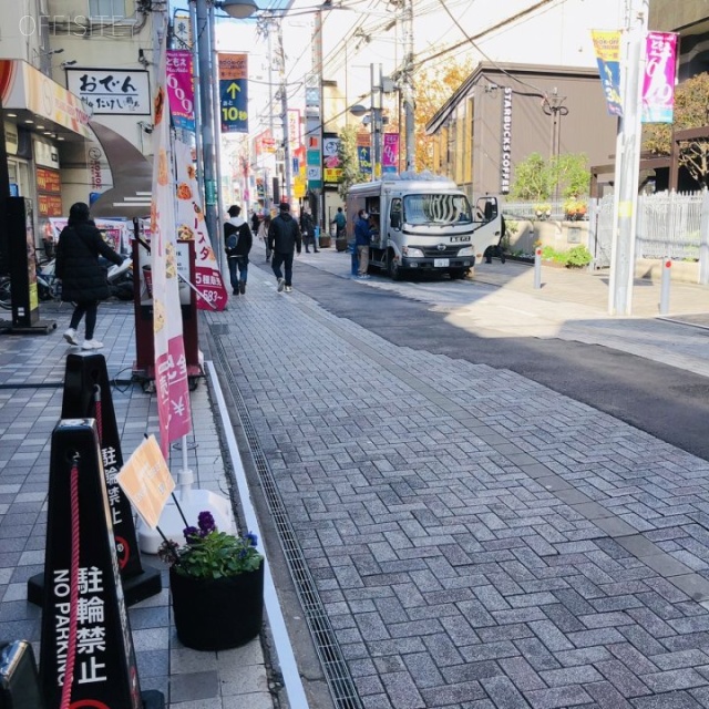 MIキューブ町田イースト ビル前面道路