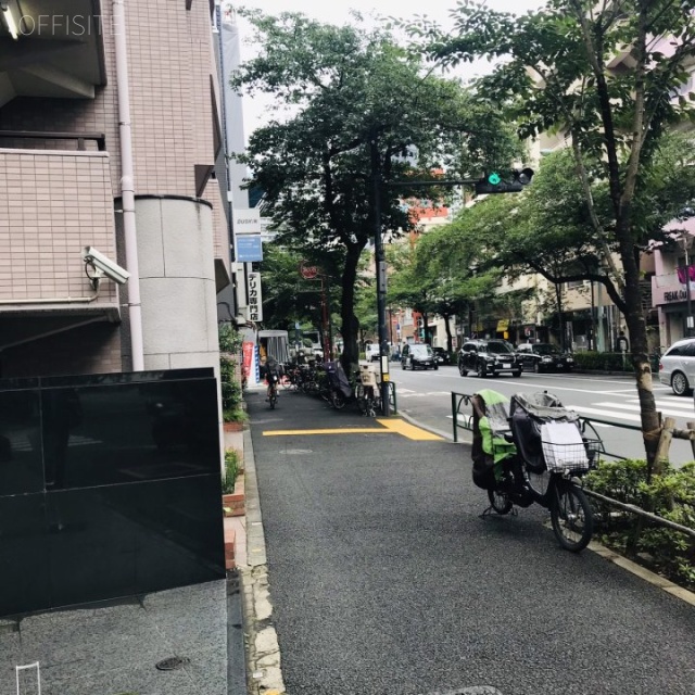 いちご中野ノースビル ビル前面道路