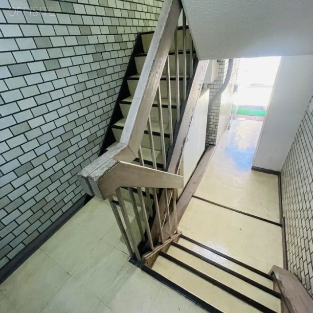 明和本郷ビル 階段